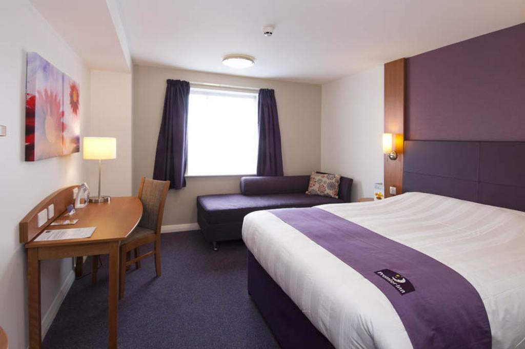 Premier Inn Портисхед Экстерьер фото